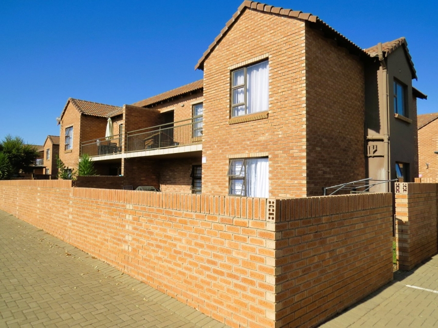 To Let 2 Bedroom Property for Rent in Vredenhof Sh Free State